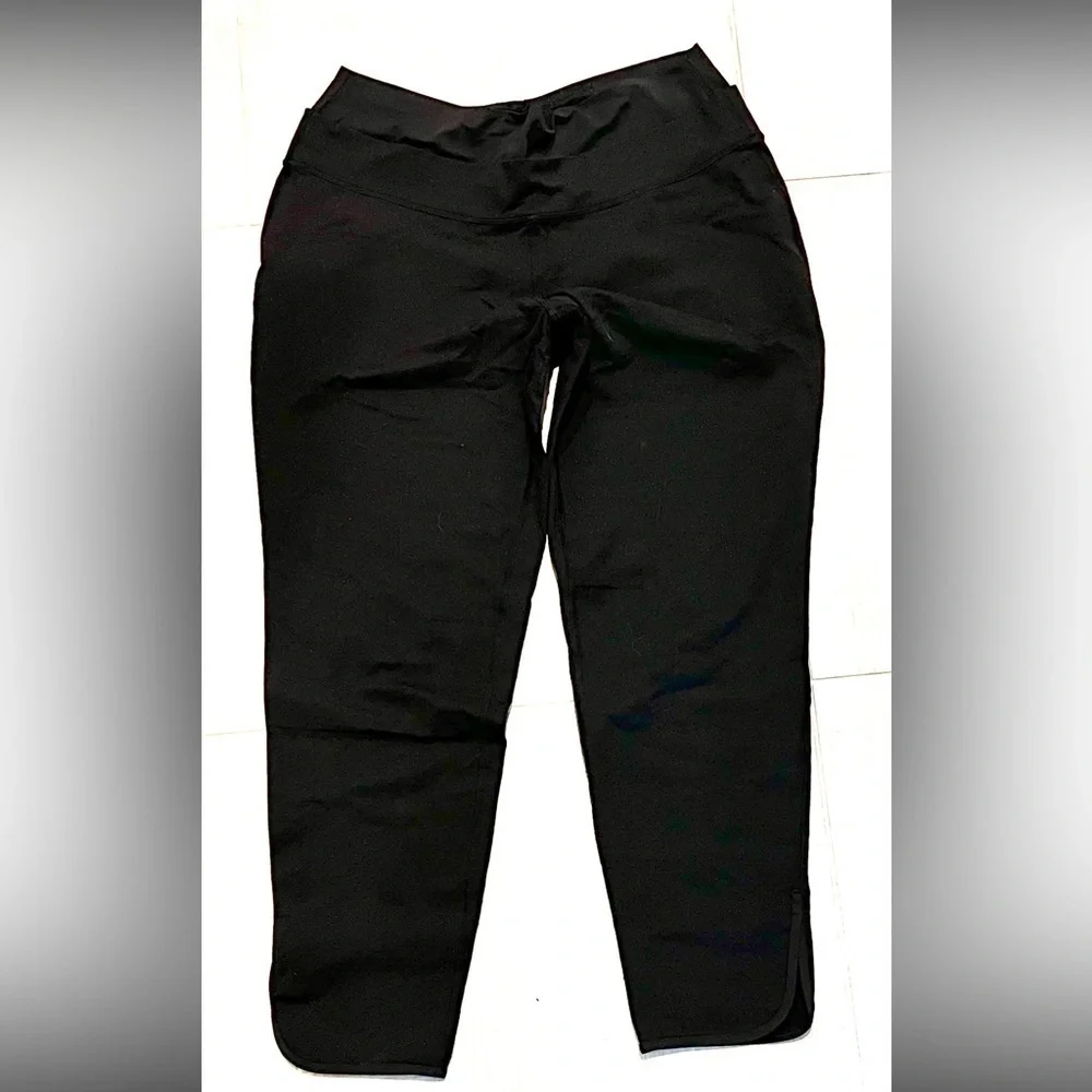 Lulu dot pattern capri gym tight